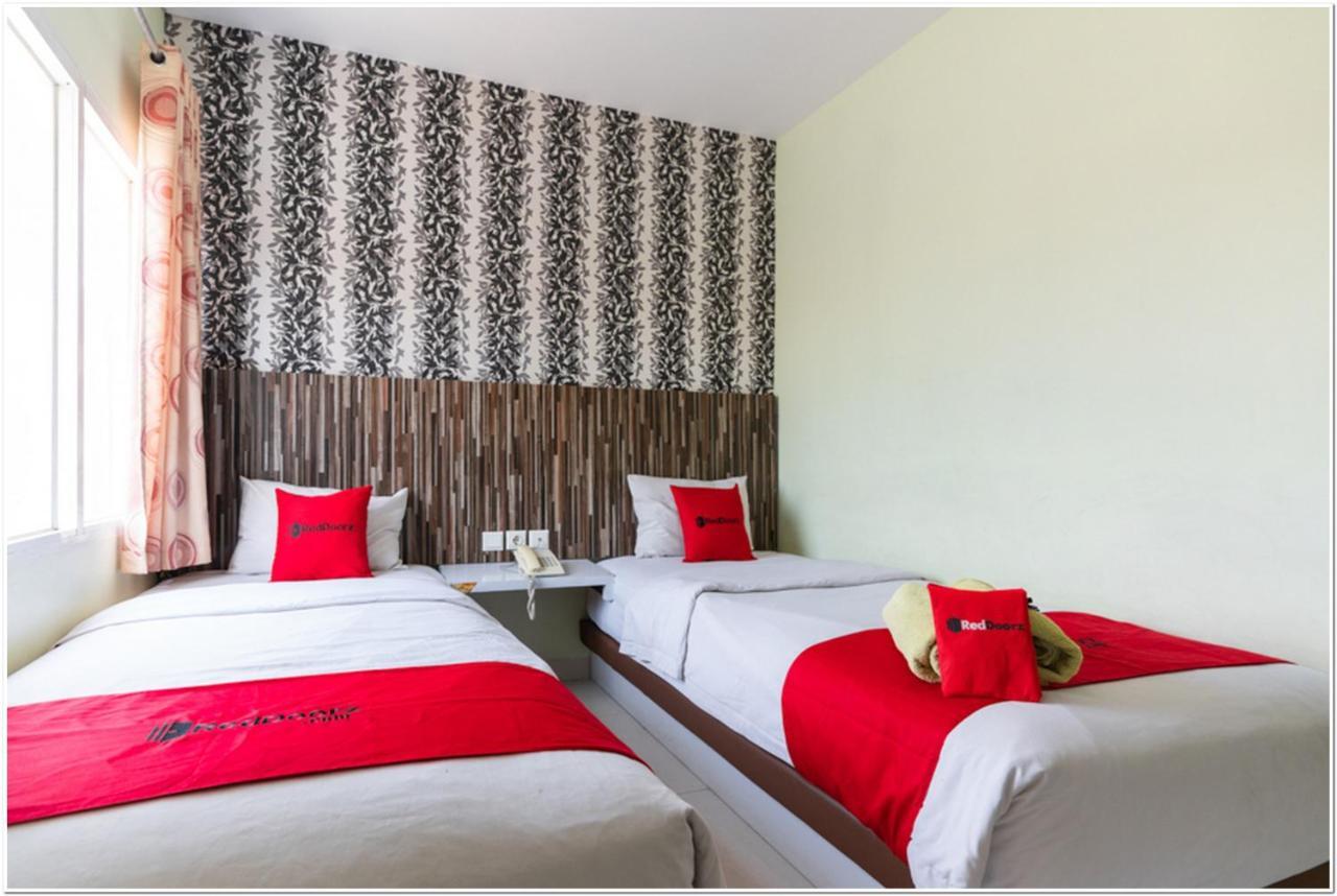 Reddoorz @ Hertasning Area Hotel 3*